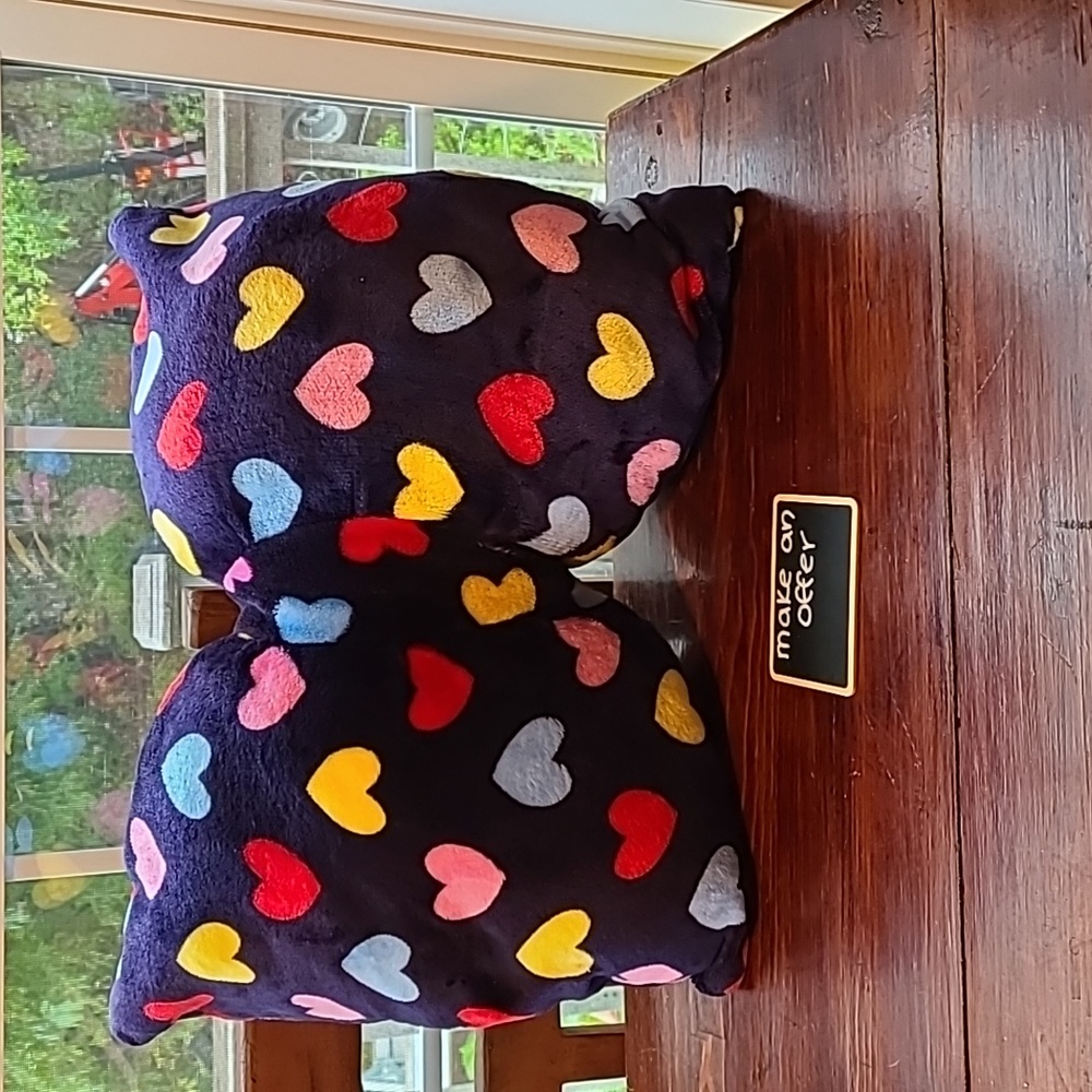 Like new adorable bow pillow. Plush